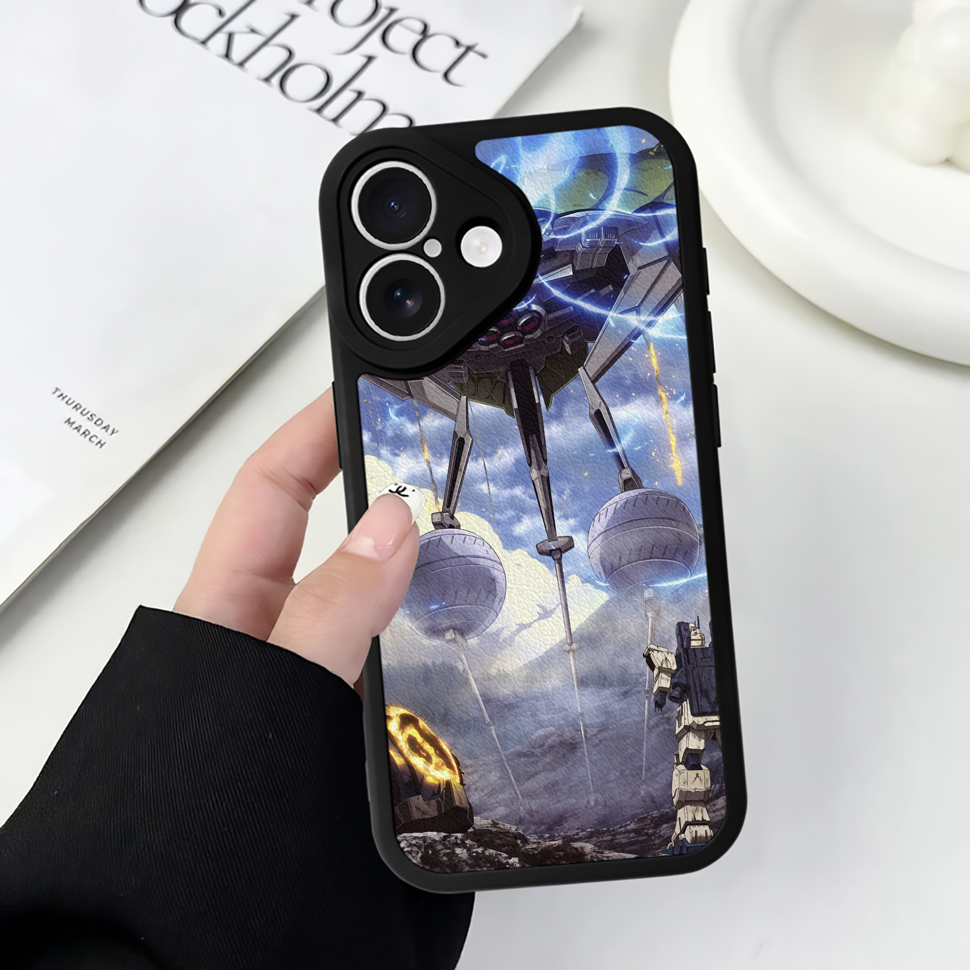 （画像用） 機動戦士ガンダム Mobile Suit Gundam 【iPhone 16シリーズ対応】シリコンスマホケース（レザー調） 材質：シリコン